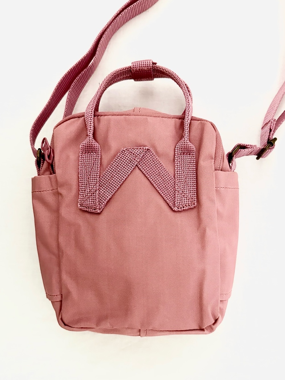 Fjallraven Kånken Small Crossbody in Dusty Rose - Picture 3 of 9